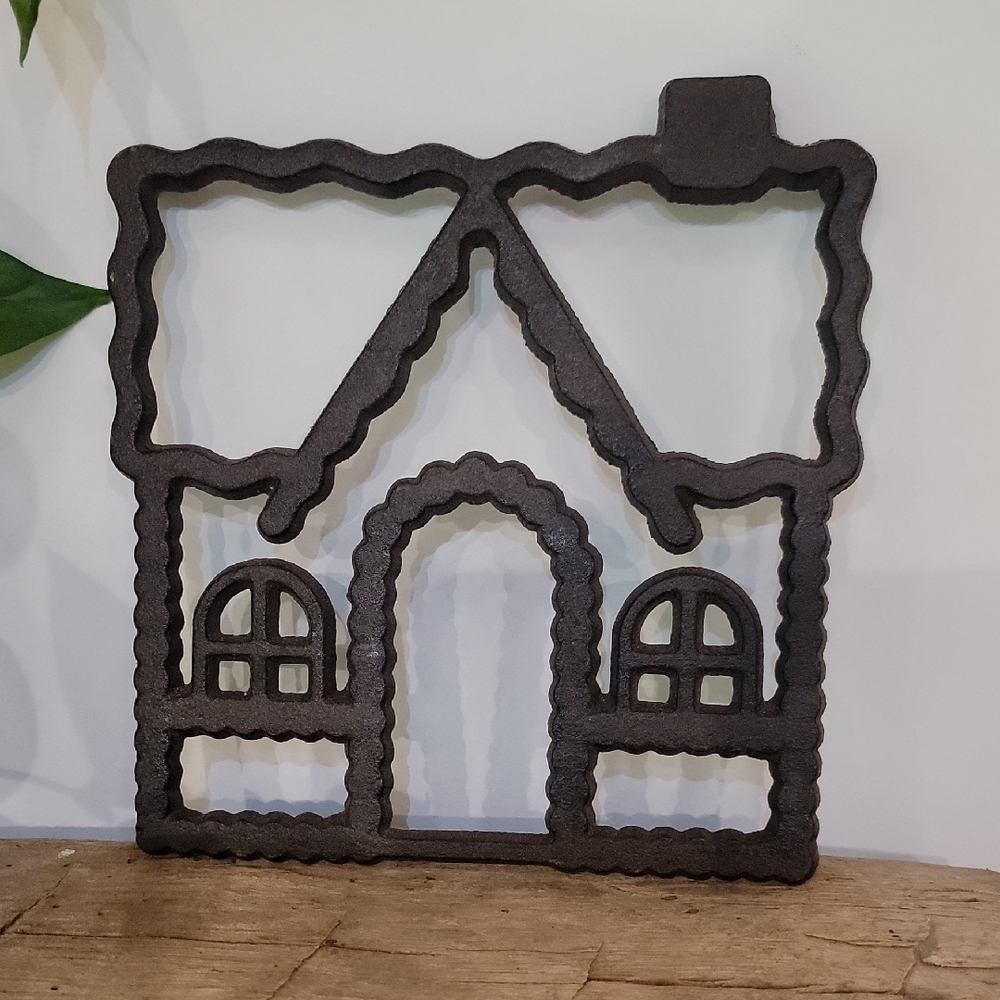 Cast Iron House Trivet - Cottagecore Farmhouse Kitchen Decor, Vintage Kitchen